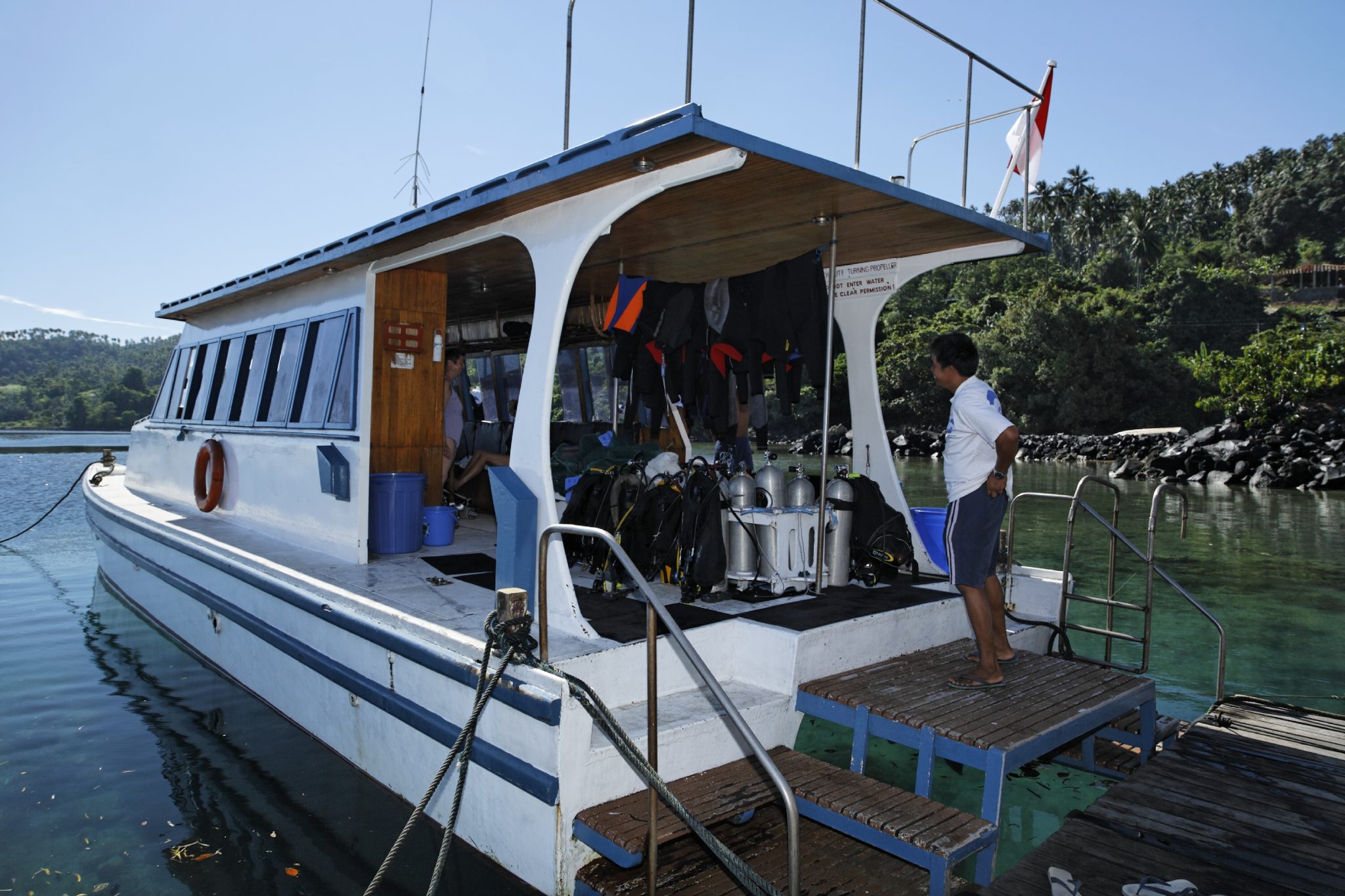 diving in manado