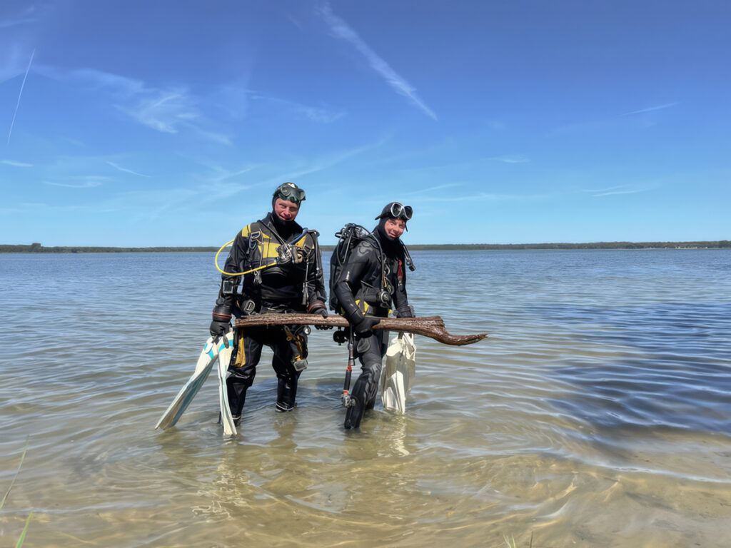 Divers Discover